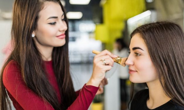 Membersihkan Kuas Makeup Yang Benar Agar Tidak Jerawatan