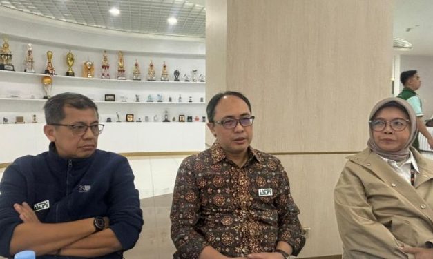 Insinyur Lingkungan Menangani Proyek Air Dan Sampah Nasional