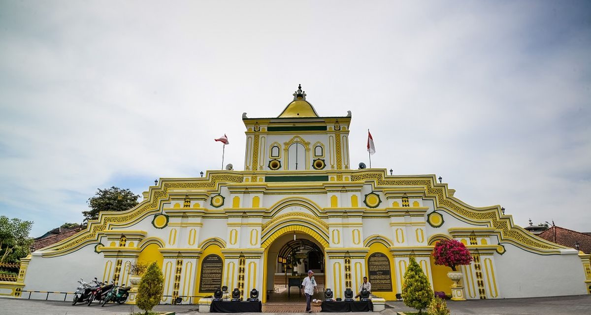 Kerajaan Yang Masih Eksis Hingga Kini Dan Tradisinya