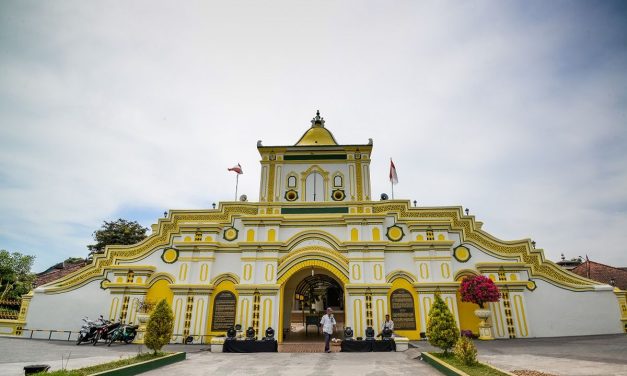 Kerajaan Yang Masih Eksis Hingga Kini Dan Tradisinya