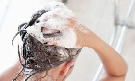 Kesalahan Keramas Yang Bisa Membuat Rambut Cepat Rusak