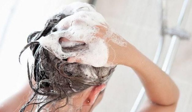 Kesalahan Keramas Yang Bisa Membuat Rambut Cepat Rusak