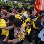 Demo Mahasiswa UI Memanas, Lalu Lintas Bundaran HI Tersendat