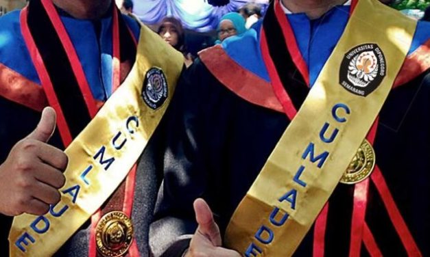 Apa Arti Cumlaude Dan Bagaimana Cara Meraihnya?