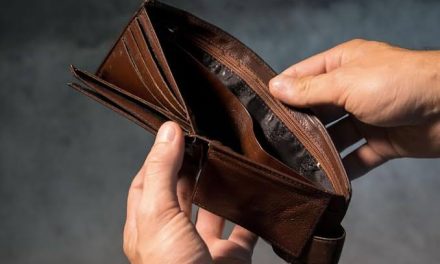 Cara Mengurangi Kebiasaan Konsumtif Di Era Belanja Online