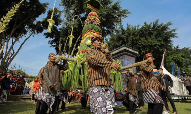 Ketahanan Budaya Lokal: Menghadapi Pengaruh Globalisasi