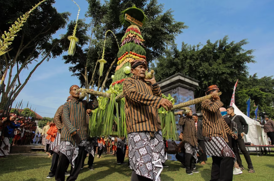 Ketahanan Budaya Lokal: Menghadapi Pengaruh Globalisasi