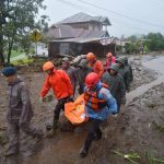 Peran Pemerintah Dan Masyarakat Dalam Proses Evakuasi