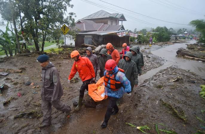 Peran Pemerintah Dan Masyarakat Dalam Proses Evakuasi