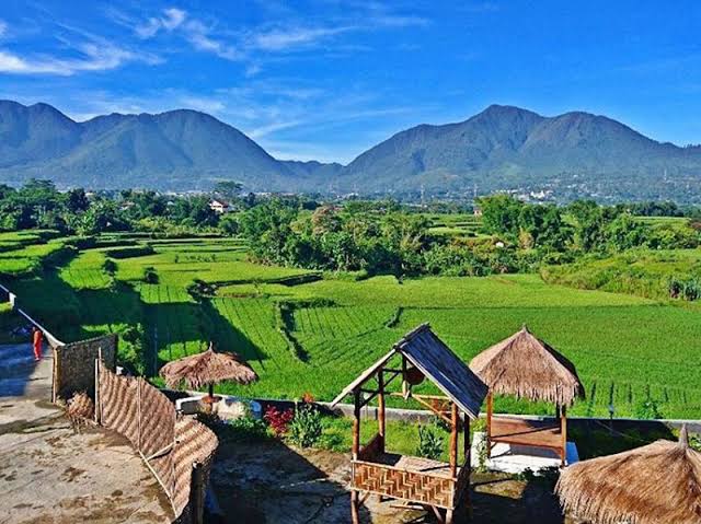 Wisata Pegunungan: Menikmati Udara Sejuk Dan Keindahan Alam